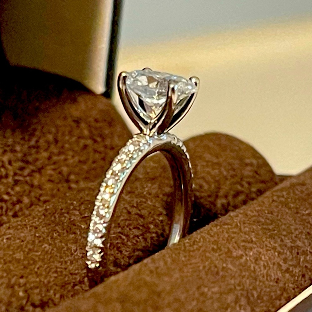 IGI CERTIFIED 14K SOLID WHITE GOLD OVAL DIAMOND ENGAGEMENT RING 1.04CTW F VS2